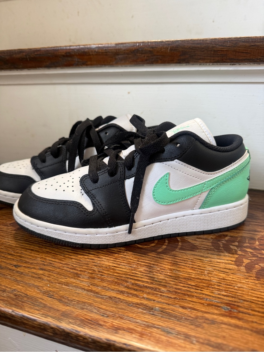 Nike Air Jordan 1 Low Mint Green Youth 4Y Women’s 5.5